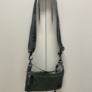 Like New! LuLuLemon yoga crossbody